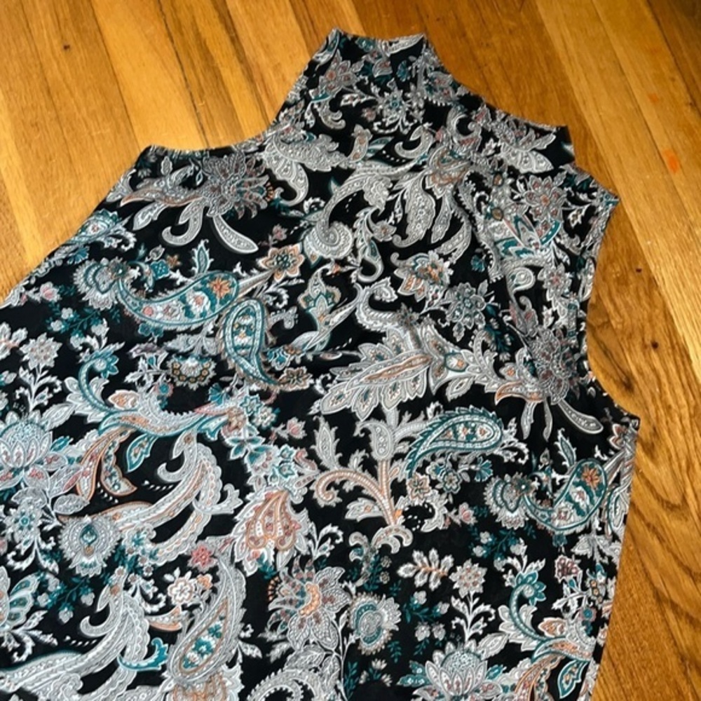 Women’s paisley tank top size L long slanted cut in the back EUC Sami & Jo.
